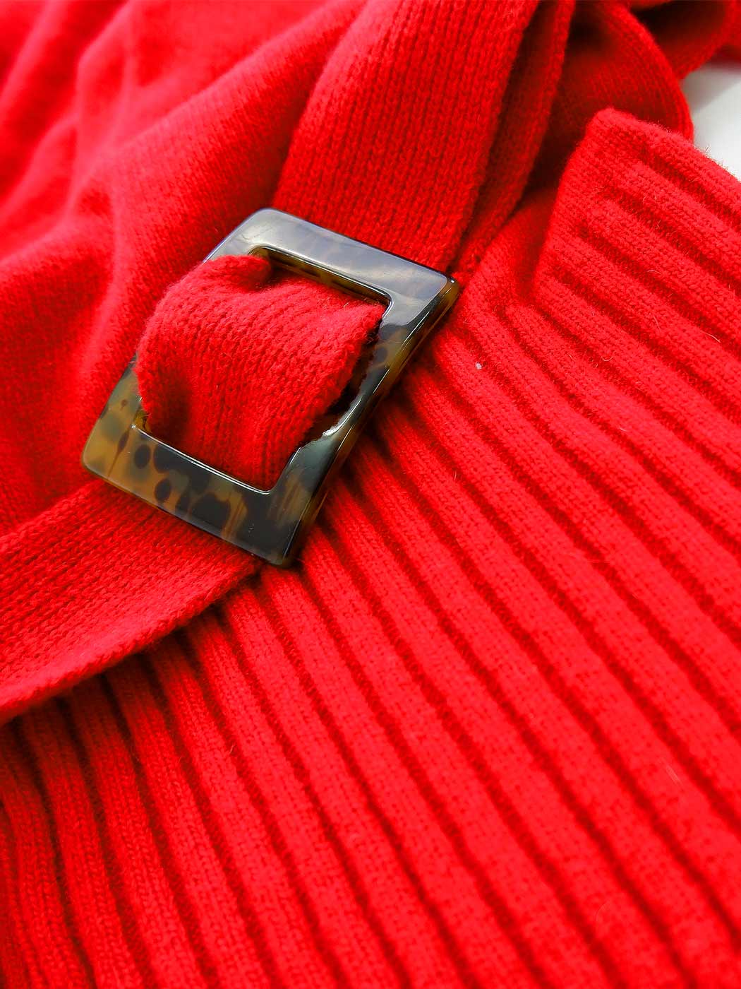 Abrigo con cinturón y hebilla de lana de cordero