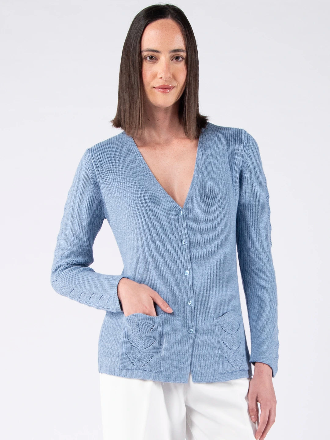 Cárdigan con cuello de pico y bolsillos en lana Merino - Azul bebé
