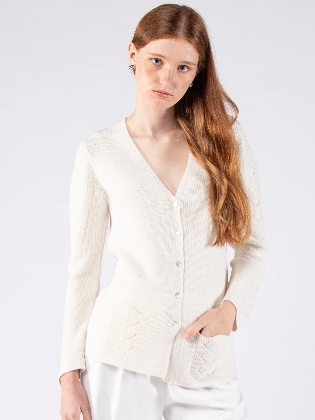 Chaqueta de lana merino con cuello de pico y bolsillos - Blanco perla