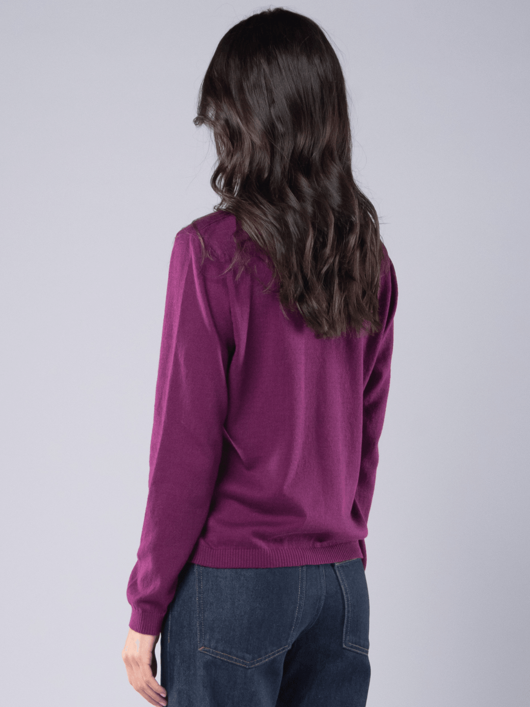 Achega Knitted Sweaters - Women's knitted sweater in organic cotton with round neckline in beet color