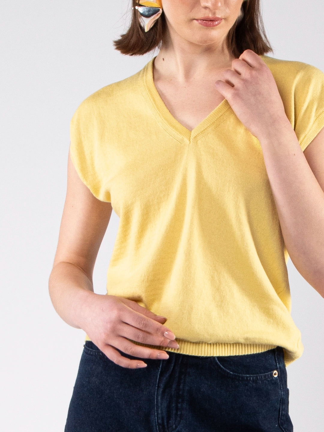 Camisola Decote V Ultraleve Amarelo Manteiga em Fio de Algodão Orgânico GOTS