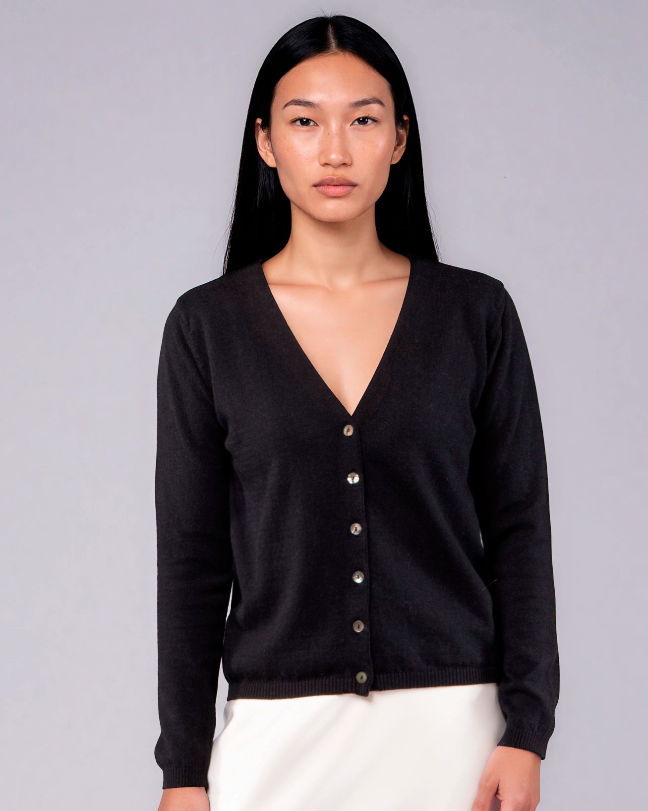Chaqueta con cuello de pico de lana merina y algodón orgánico