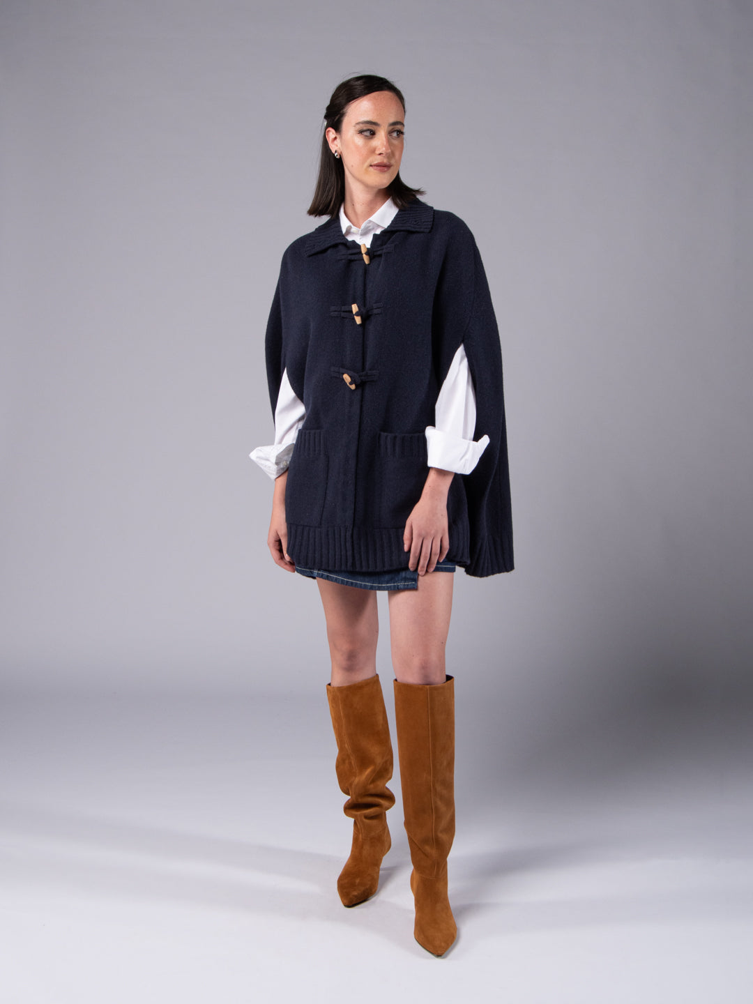 Poncho com Alamares em Lambswool - Azul Marinho