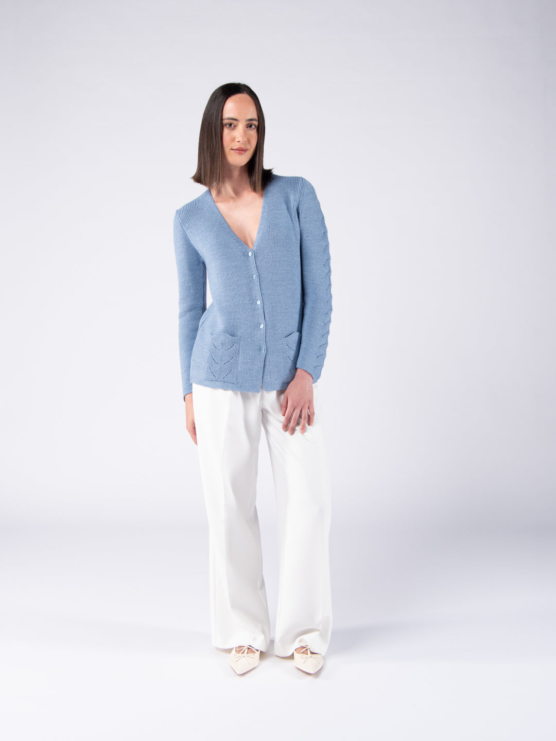Cárdigan con cuello de pico y bolsillos en lana Merino - Azul bebé