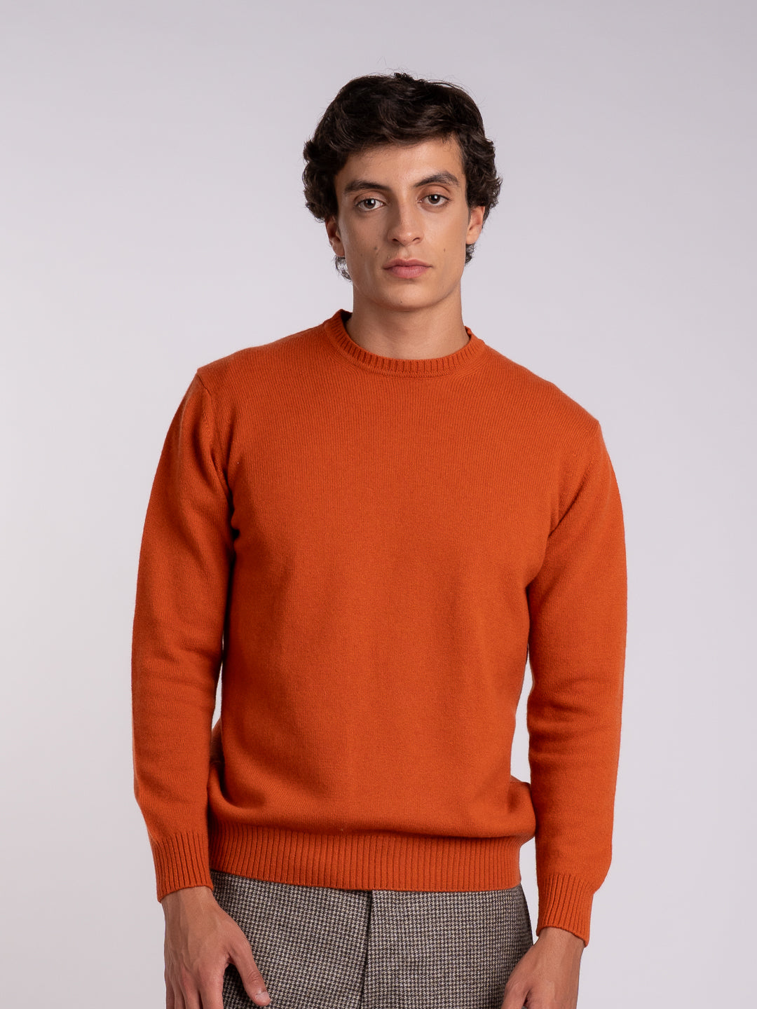 Men's terracotta orange sweater made of cashmere and merino wool with a round neckline