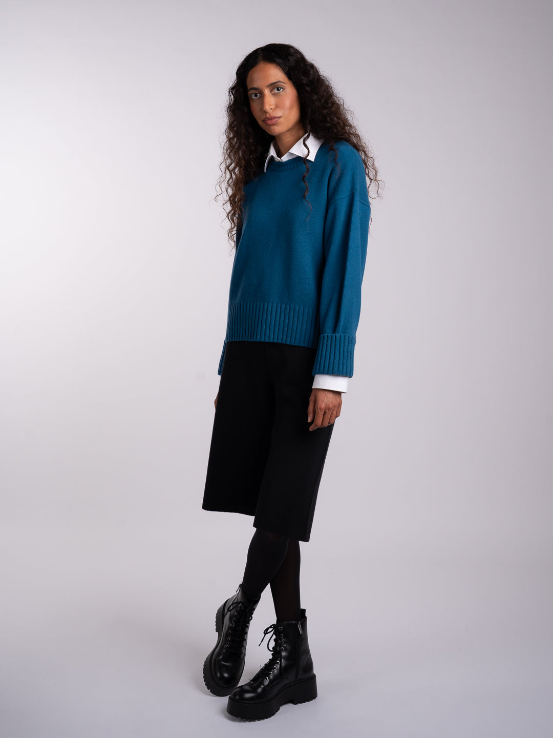 Camisolão feminino oversized em Lambswool azul petróleo | Achega
