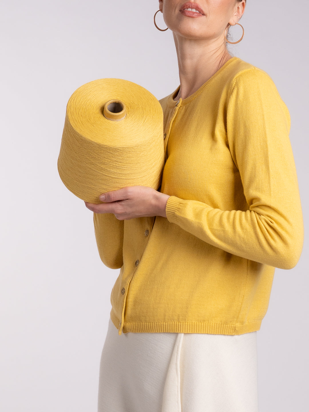 Casaco de Decote Redondo em Lã Merino e Algodão Orgânico Amarelo