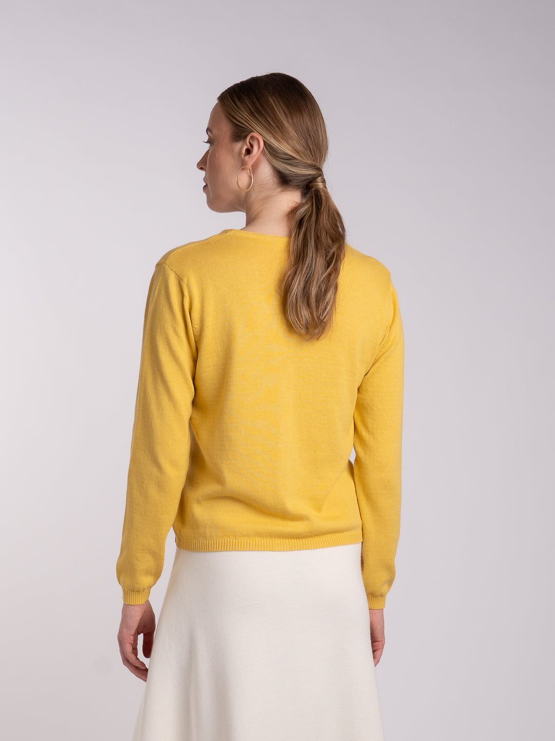Casaco de Decote V em Lã Merino e Algodão Orgânico Amarelo