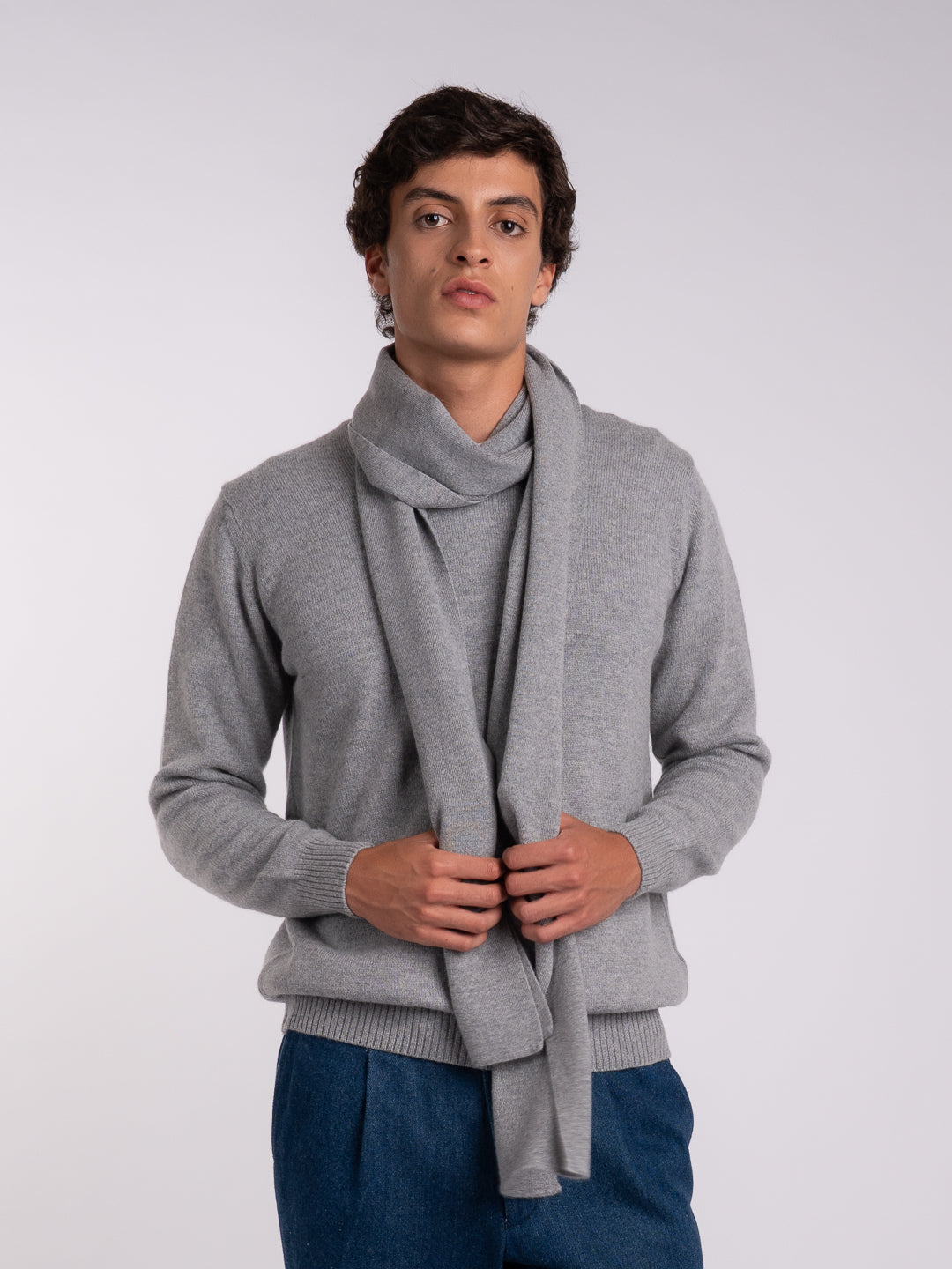 Medium-gray men's scarf made of cashmere and merino wool by Achega Knitwear