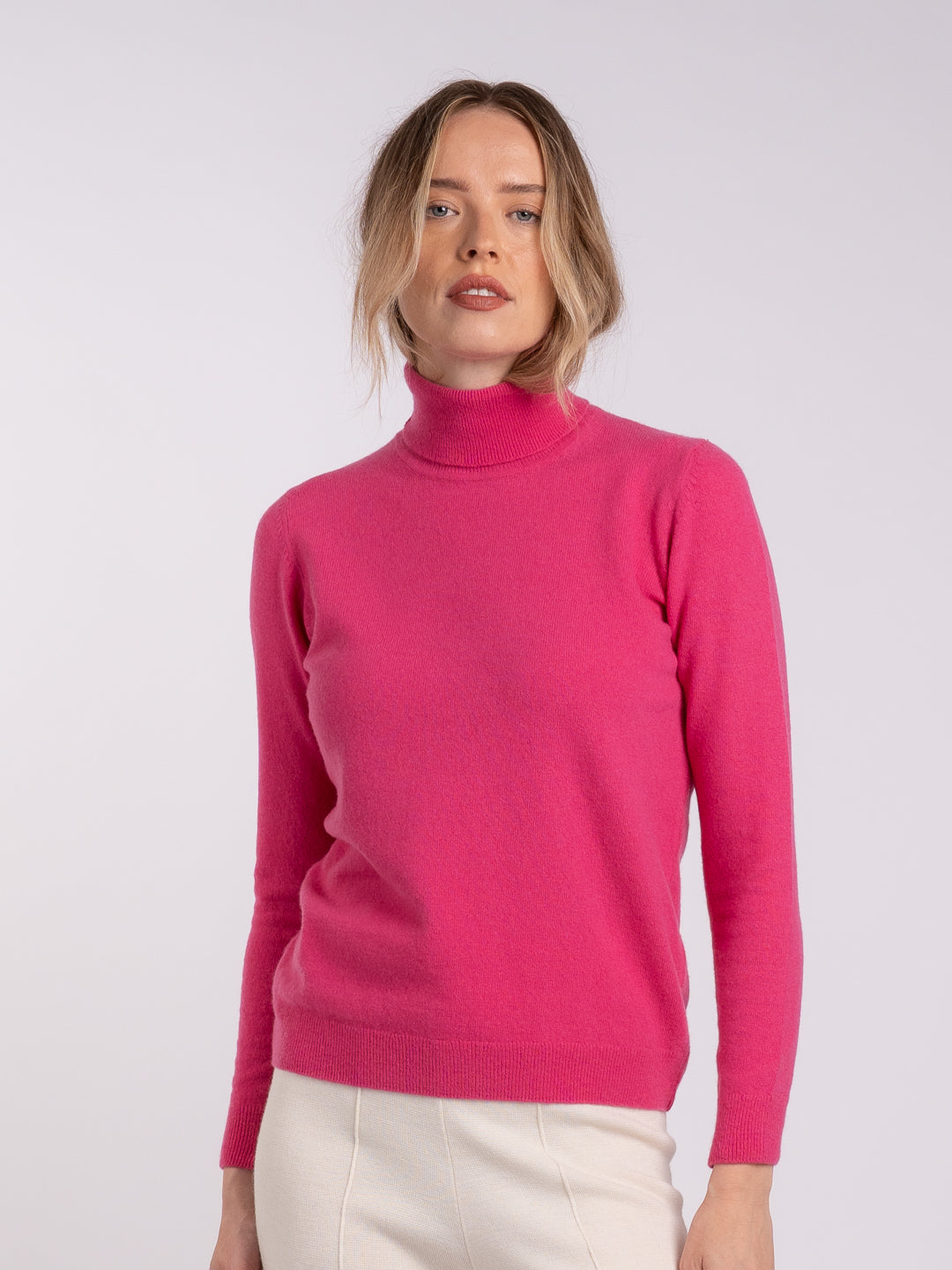 Jersey de cuello alto de lana de cordero en rosa fucsia para mujer | Achega