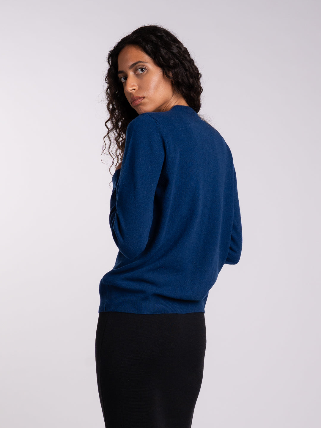 Casaco feminino em Lambswool azul meia noite | Achega