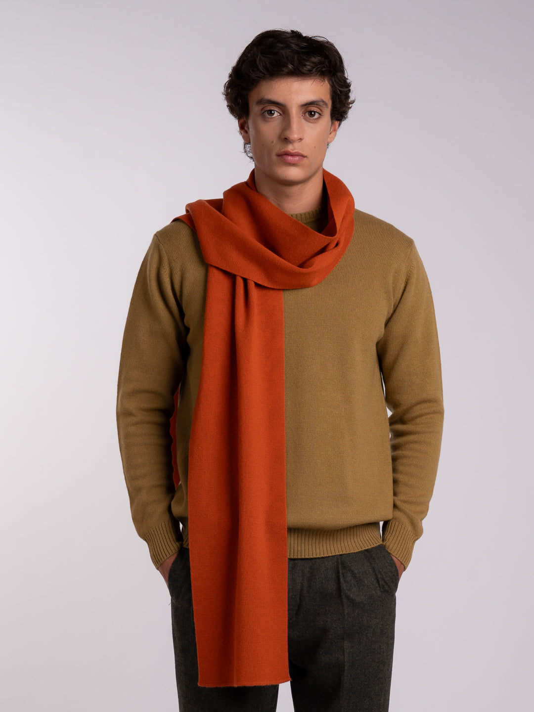 Terracotta-orange men's scarf made of cashmere and merino wool by Achega