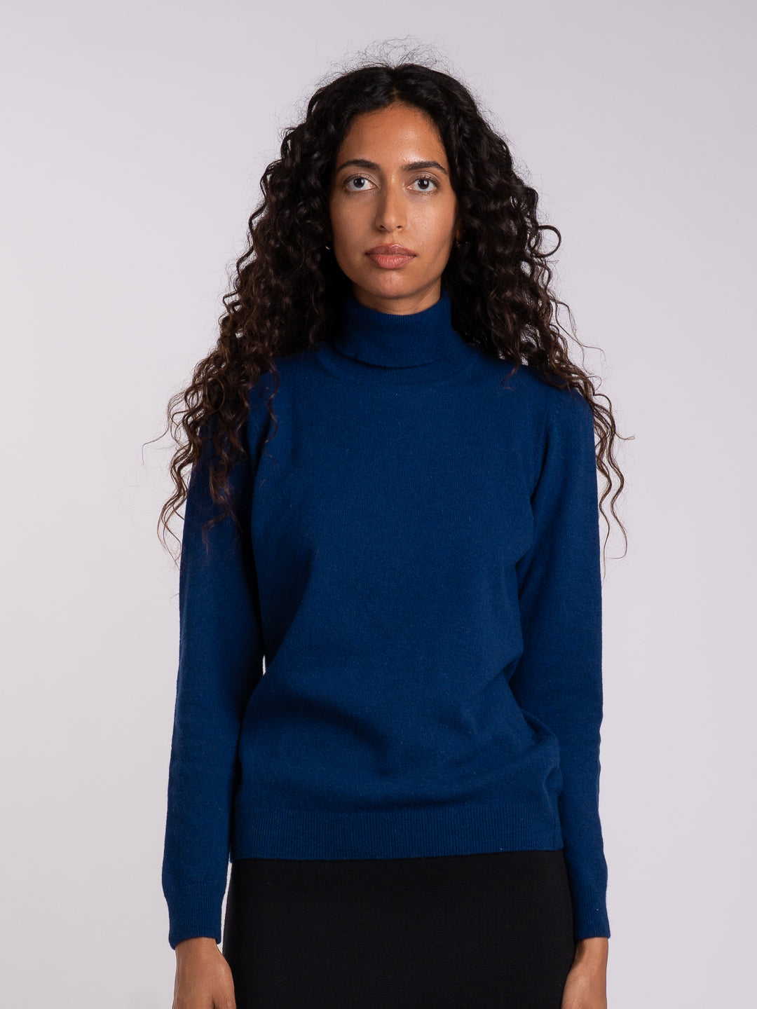 Jersey de cuello alto de lana de cordero azul medianoche para mujer | Achega