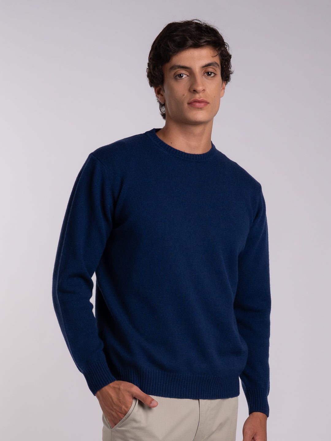 Men's midnight blue sweater made of cashmere and merino wool with a round neckline