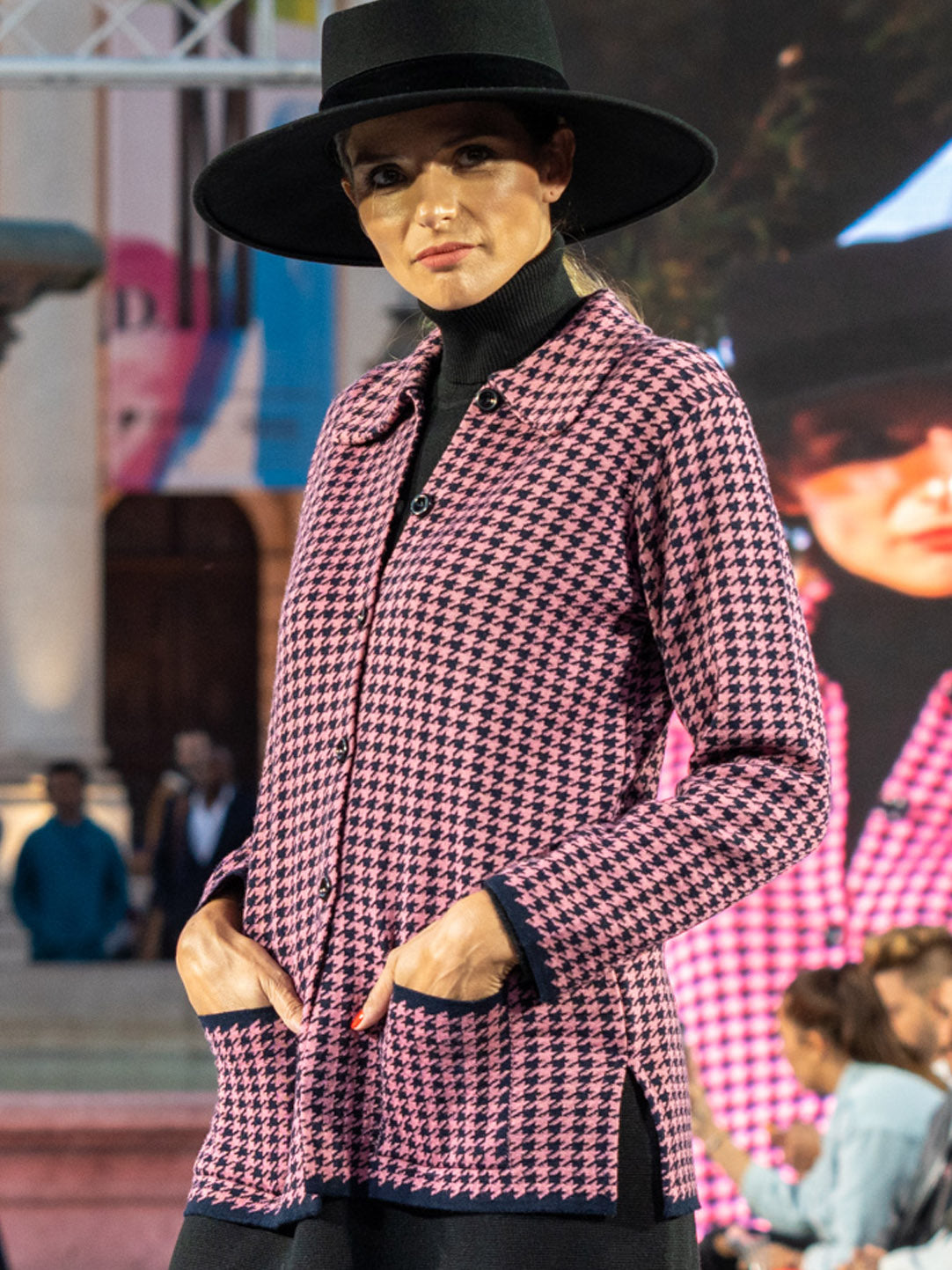 Pied de Poule Cardigan with shirt collar and buttons in pink and black
