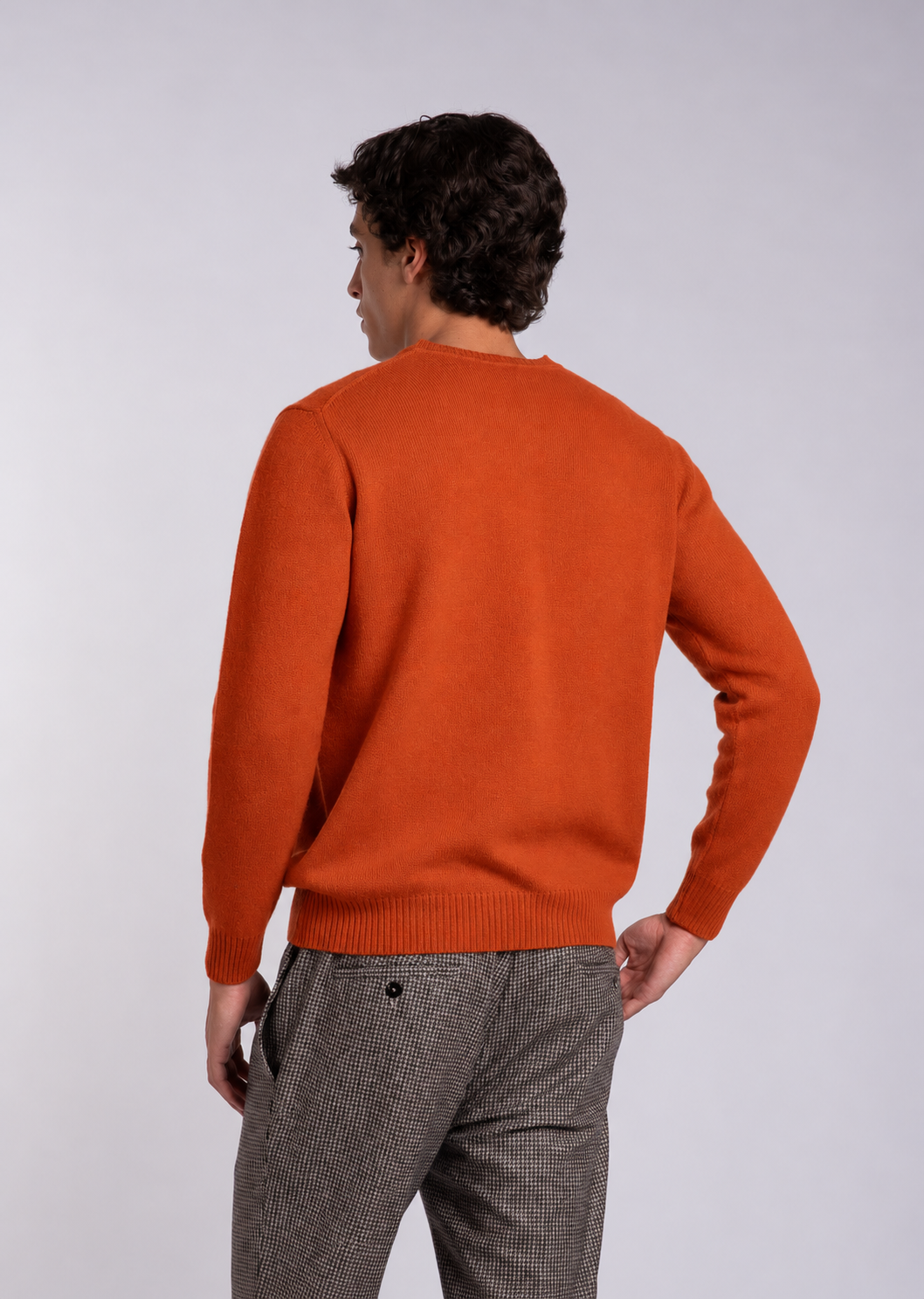 Back view of the men's terracotta-orange pullover made of cashmere and merino wool